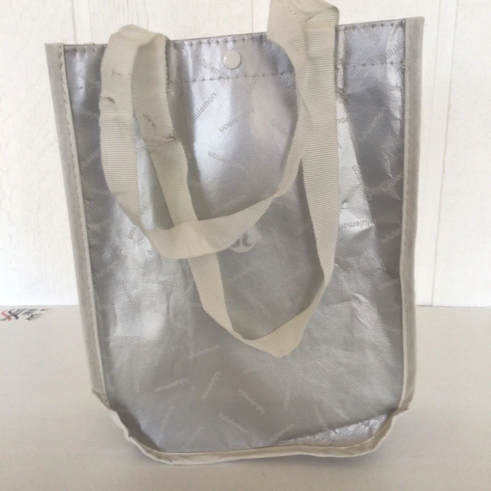 LULULEMON SILVER SMALL REUSABLE TOTE HOLIDAY 2022